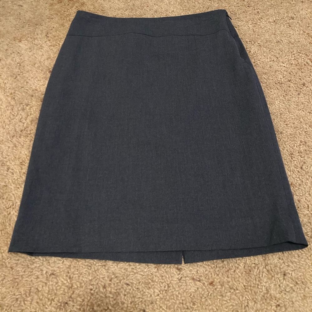 The limited Pencil skirt Solid navy blue size 4 tall
